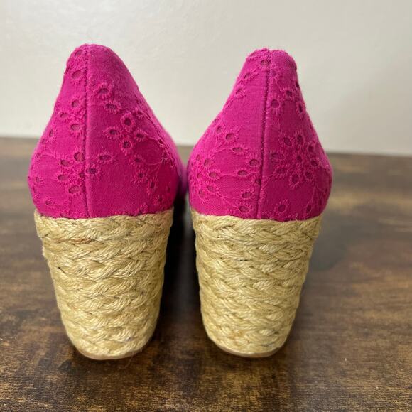 CHAPS Dakota Wedge Sandals 8 Pink Espadrille Peep Toe Eyelet Embroidered Chic - Picture 5 of 10